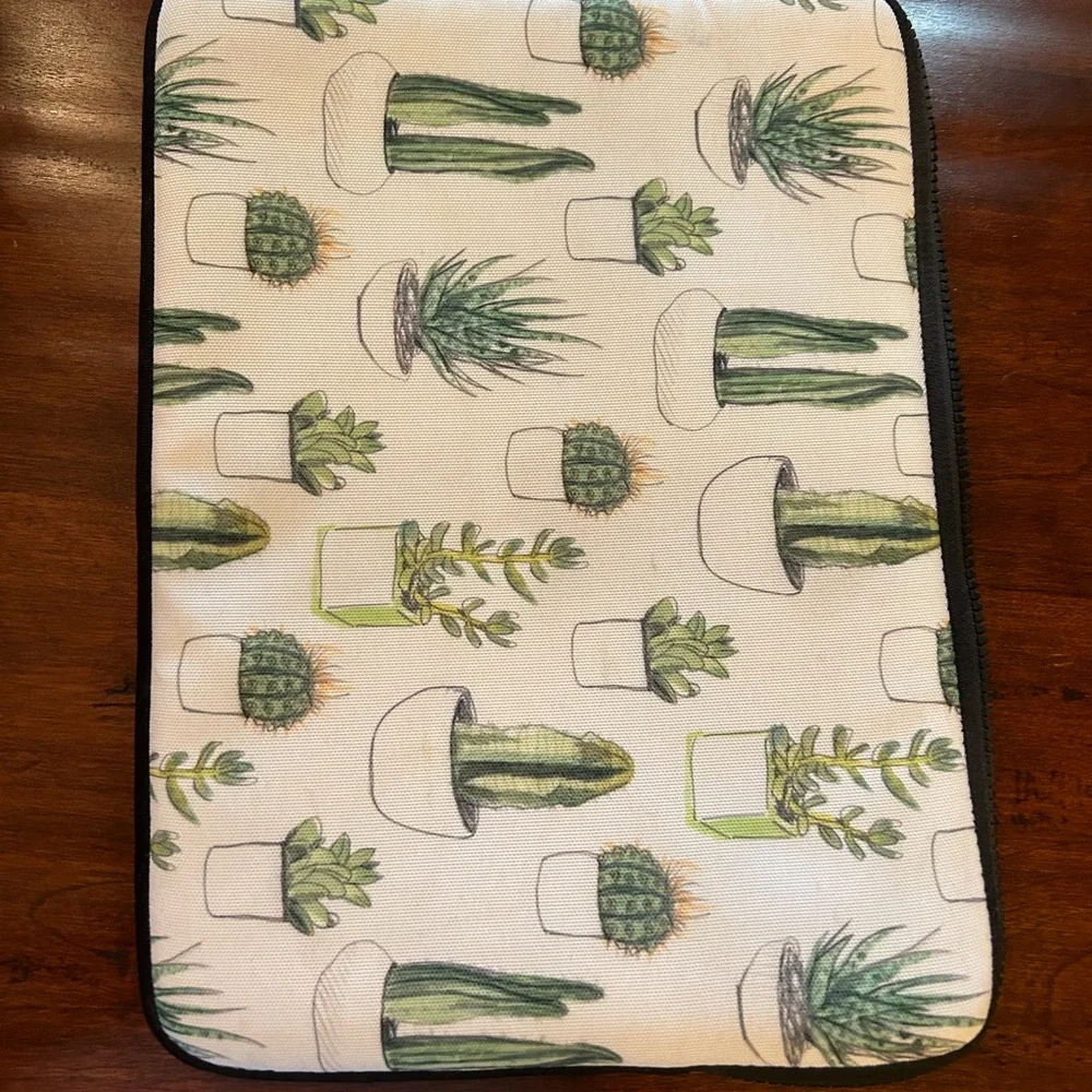 NWOT padded laptop sleeve 13 inch  Society 6 Mini Cactus